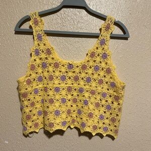 New In Crochet Cropped Top Floral‎ Size Small/Medium